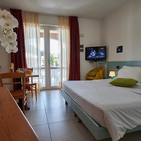 Apart Otel Villaggio Turistico Lugana Marina 3*