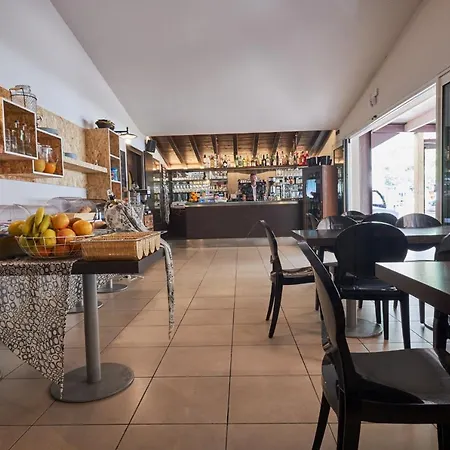 Villaggio Turistico Lugana Marina Apart Otel